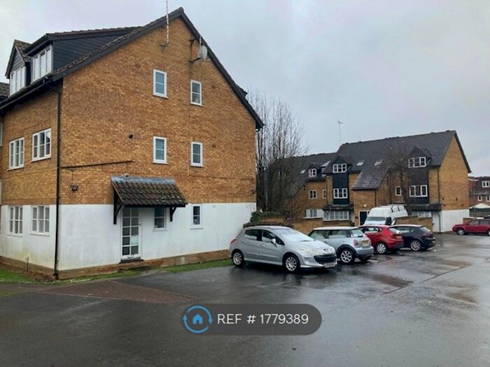 Studio To Rent In Boleyn Way, Barnet, EN5