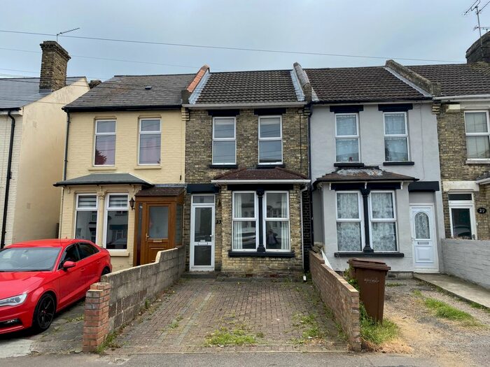 Terraced House To Rent In Napier Road, Gillingham, Kent, ME7