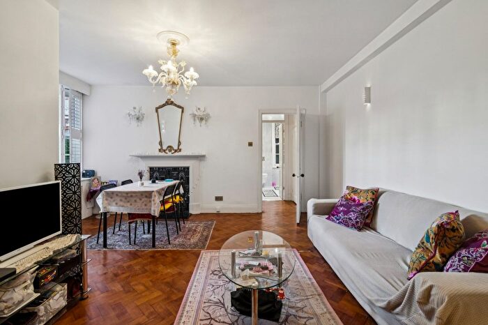 1 Bedroom Flat To Rent In Buckingham Court, Kensington Park Road, W11