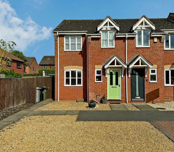 3 Bedroom End Of Terrace House For Sale In Clover Gardens, Stamford, PE9