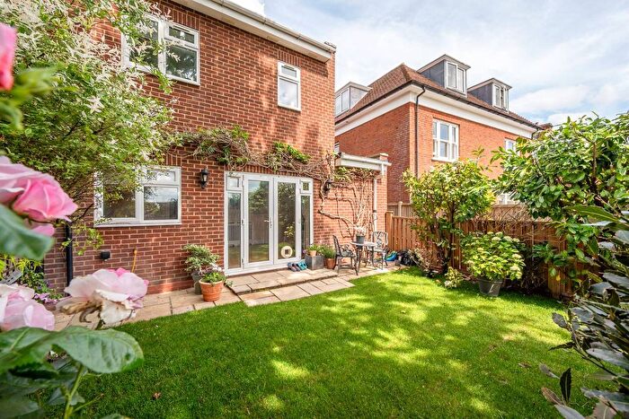 3 Bedroom Flat To Rent In Worple Road, Wimbledon, London, SW19