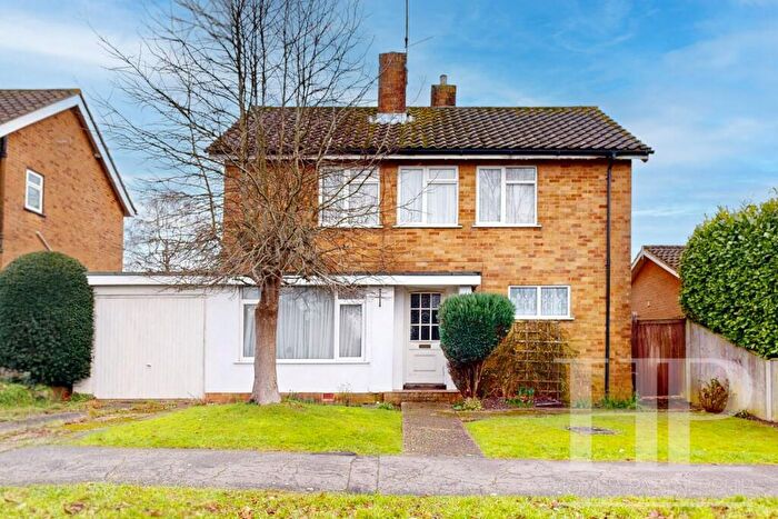 3 Bedroom Detached House For Sale In Grattons Drive, Crawley, RH10