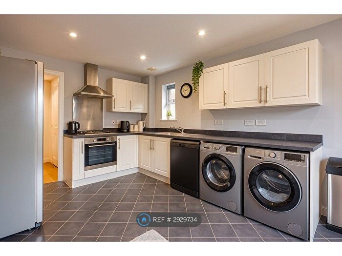 6 Bedroom Semi-detached House To Rent In Carolina Close, Bridgwater, TA6