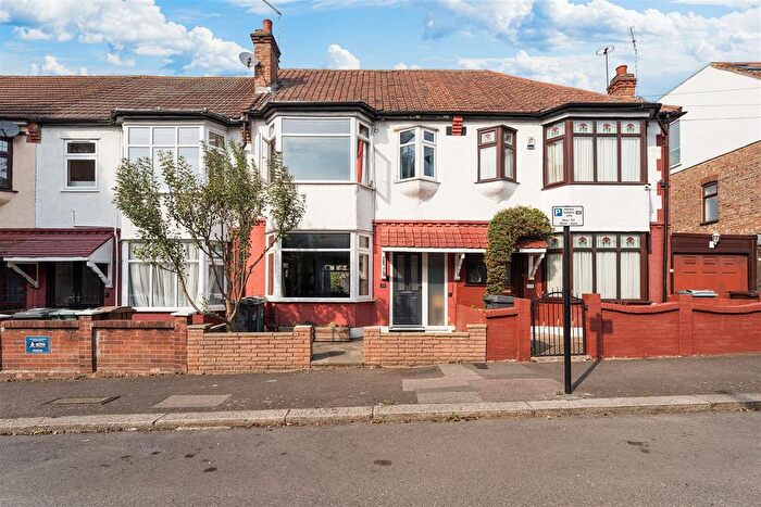 3 Bedroom Terraced House For Sale In Pentire Road, Walthamstow, E17