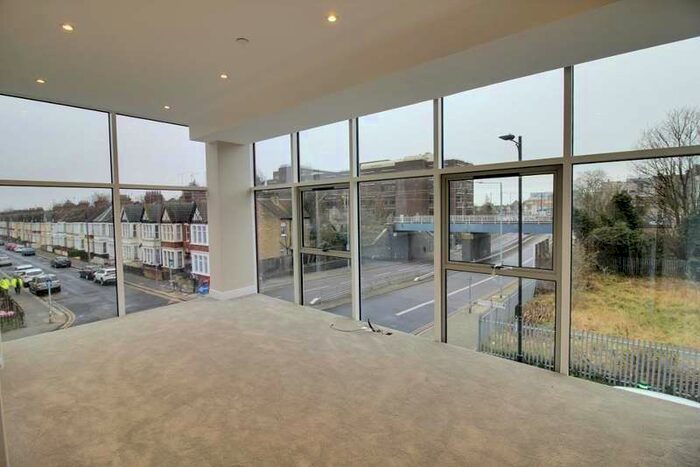 3 Bedroom Flat To Rent In Chichester Road, Southend On Sea, Essex, SS1