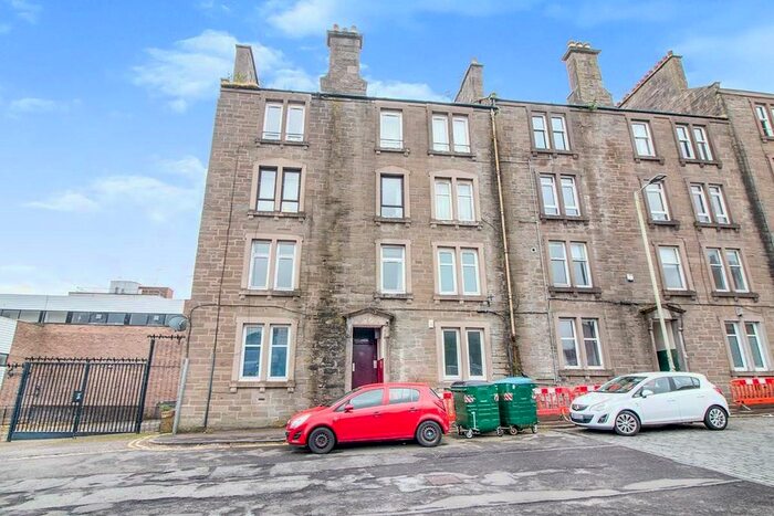 2 Bedroom Flat To Rent In Forest Park Place, Dundee, DD1