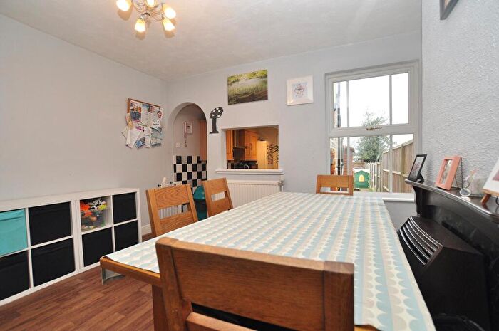 3 Bedroom Terraced House For Sale In Balmoral Road, Hitchin, SG5