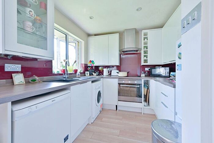 2 Bedroom Flat For Sale In Richfield Road, Bushey, WD23