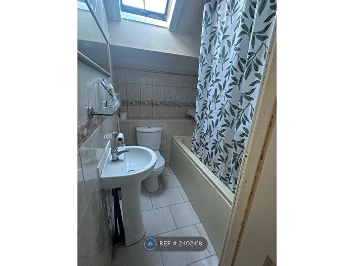 1 Bedroom Flat To Rent In Chorlton, Manchester, M21