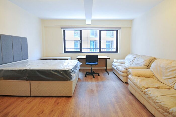 3 Bedroom Flat To Rent In Dickinson Street, Manchester, M1