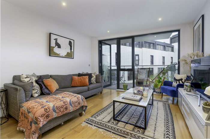 2 Bedroom Apartment To Rent In Canonbury Road, Islington, N1