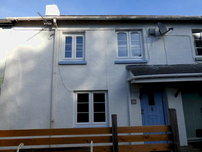 2 Bedroom Cottage To Rent In Higher Sandygate, Newton Abbot, TQ12
