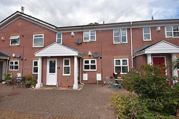 2 Bedroom Flat For Sale In Wynnstay Close, Cardiff, CF11