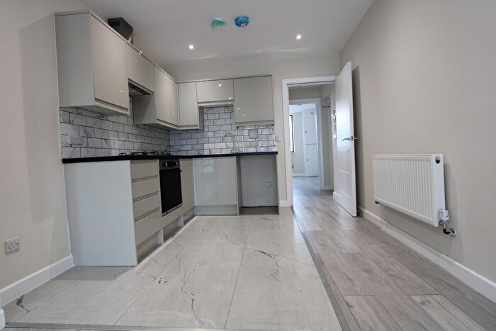 1 Bedroom Flat To Rent In London Road, Mitcham, CR4