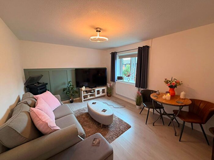 2 Bedroom Flat To Rent In School Way, Northwich, CW9