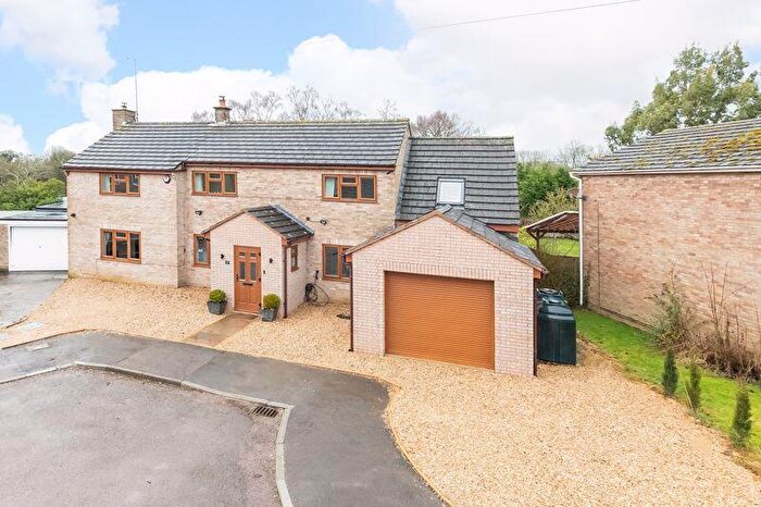 5 Bedroom Detached House For Sale In Heath Close, Milcombe. No Onward Chain., OX15