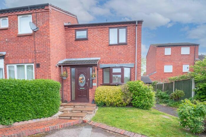 3 Bedroom Terraced House To Rent In Upper Field Close, Redditch, B98