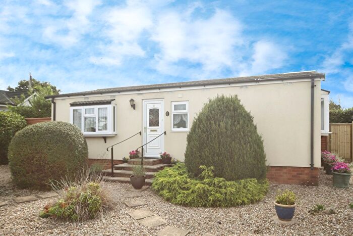 2 Bedroom Mobile/park Home For Sale In Devonia Park, Bradford On Tone, Taunton, TA4