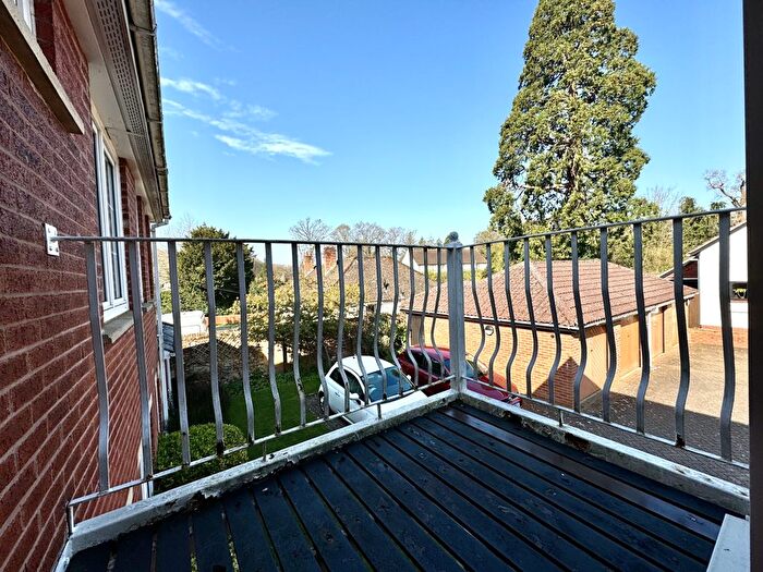 1 Bedroom Flat For Sale In Cedar Lodge, Hartley Wintney, RG27