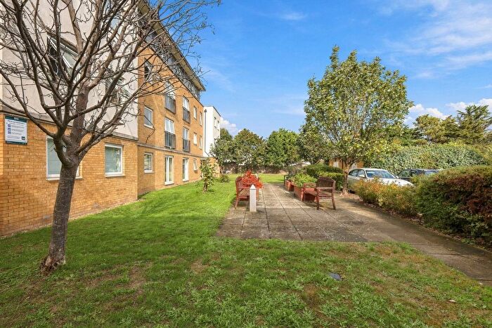 1 Bedroom Flat For Sale In Kenway, Southend-On-Sea, SS2