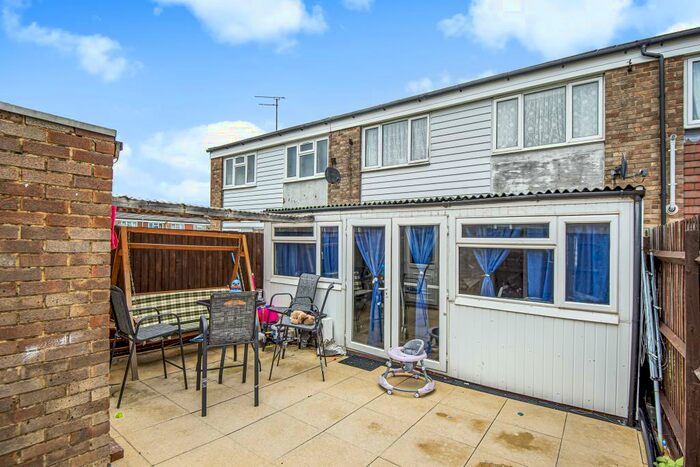 4 Bedroom Terraced House To Rent In Barnard Crescent, Aylesbury, HP21