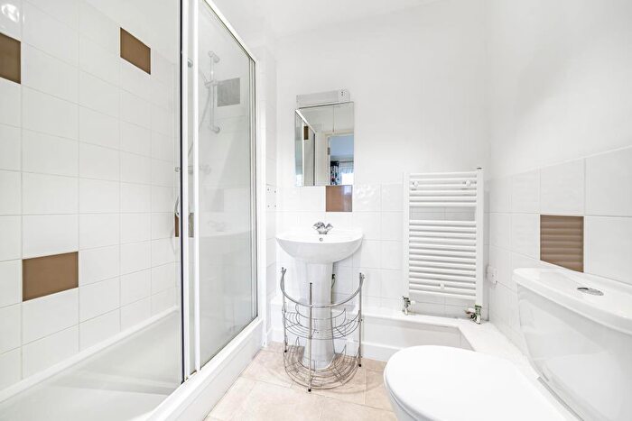2 Bedroom Apartment To Rent In Reading Road, Winnersh, RG41