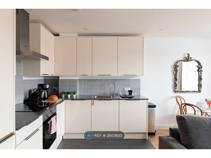 2 Bedroom Flat To Rent In Castle Road, London, NW1