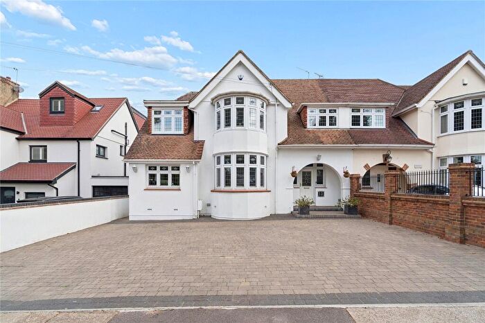 4 Bedroom Semi-Detached House For Sale In Mavis Grove, Hornchurch, RM12