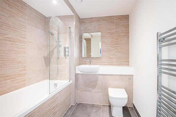 2 Bedroom Apartment To Rent In One Month Rent Free - Buckingham Court, Milton Keynes, MK9