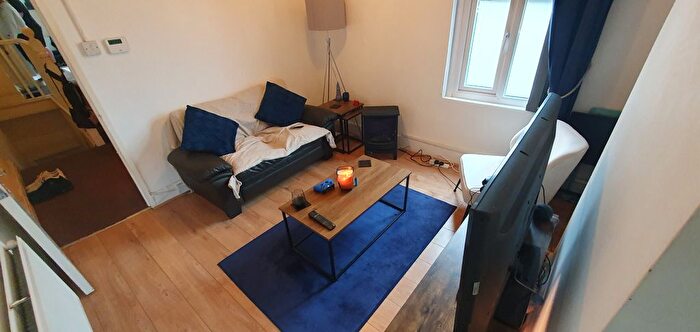 2 Bedroom Flat To Rent In Flat, Donald Street, CF24