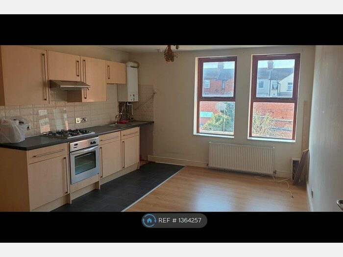2 Bedroom Flat To Rent In Regent Street, Kettering, NN16
