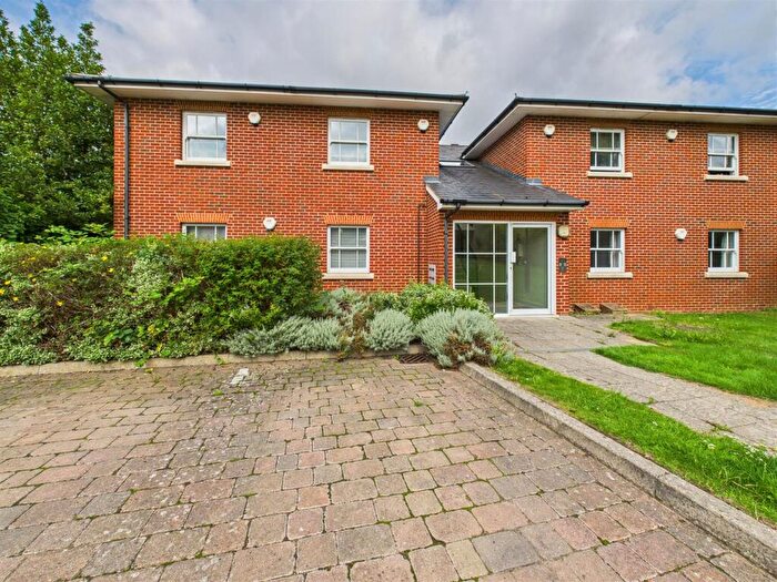 2 Bedroom Flat To Rent In Clare Gardens, Walsworth Road, Hitchin, SG4
