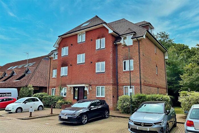 2 Bedroom Apartment To Rent In Maidenbower Square, Maidenbower, Crawley, West Sussex, RH10