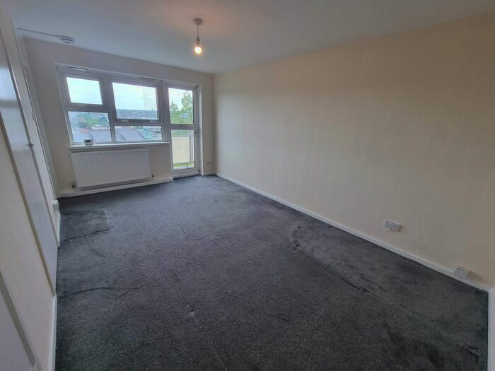 1 Bedroom Flat To Rent In Longford Court, Belle Vue Estate, London, NW4