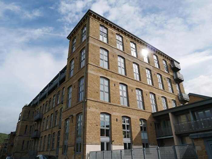 3 Bedroom Terraced House To Rent In Apartment Valley Mills, Park Road, Elland, HX5