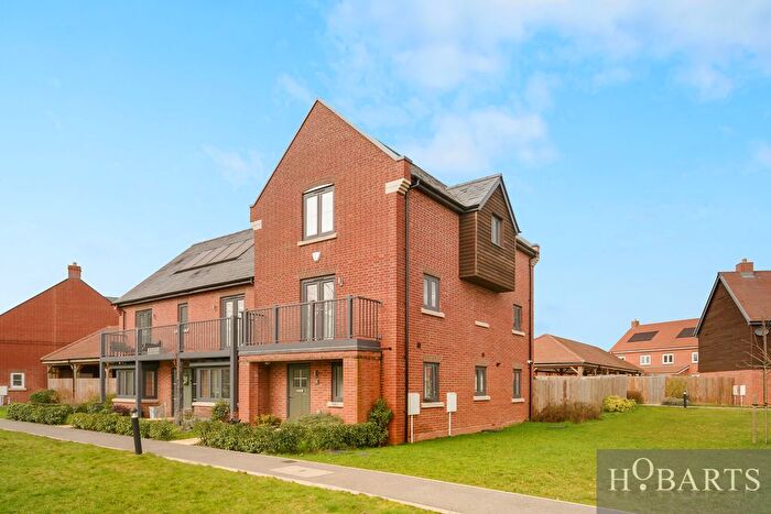 4 Bedroom Semi Detached House For Sale In Heron Mews, Hemel Hempstead, HP1