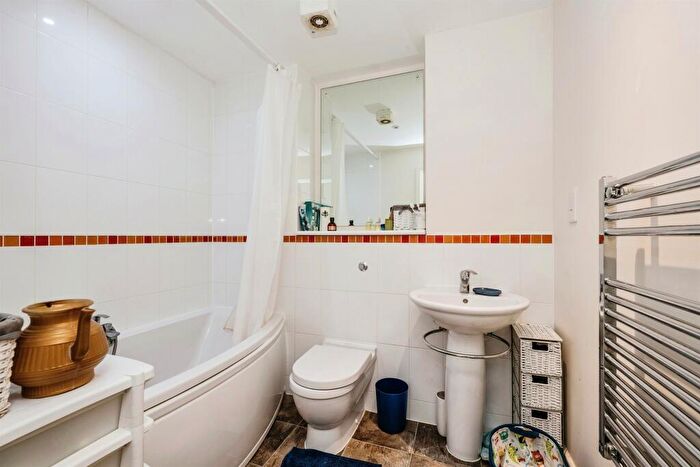 3 Bedroom Flat For Sale In Trawler Road, Maritime Quarter, Swansea, SA1