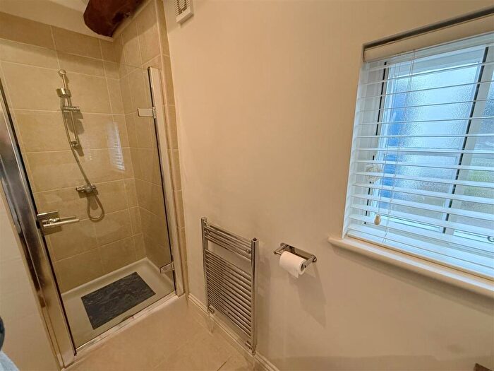 2 Bedroom Character Property For Sale In Ferry Lane, Alveston, CV37