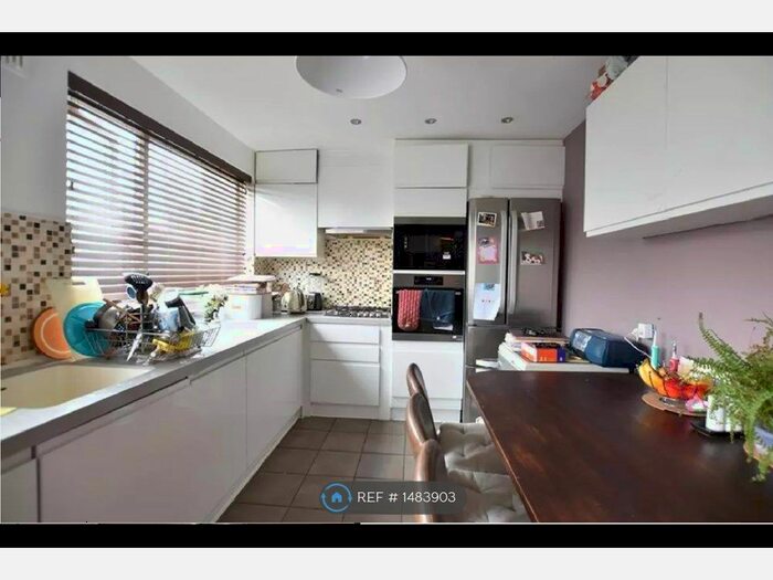 2 Bedroom Maisonette To Rent In Garfield Road, London, E13