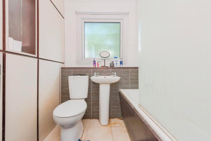 1 Bedroom Flat For Sale In Pages Close, Sutton Coldfield, B75