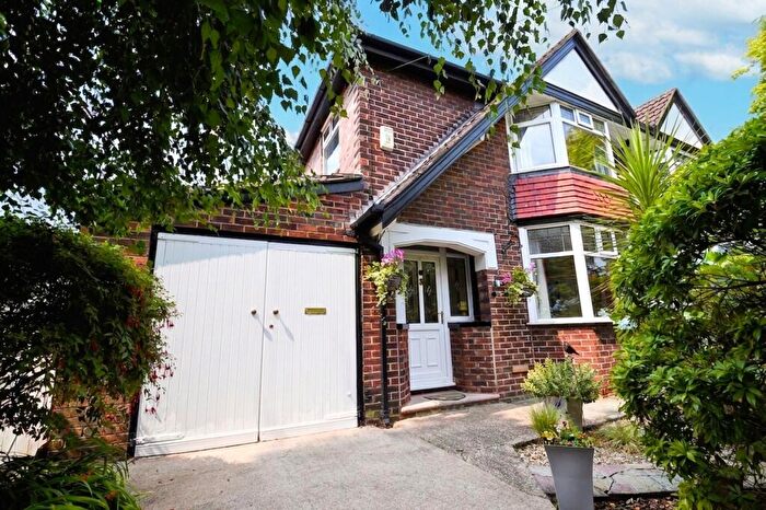 3 Bedroom Semi-Detached House For Sale In St. Georges Crescent, Salford, M6