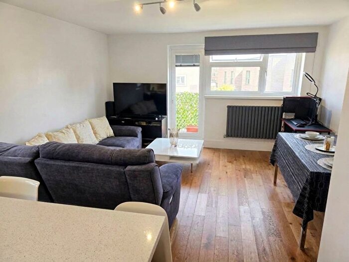 2 Bedroom Flat To Rent In North Street, Linaria Court, NW4