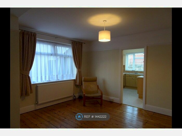2 Bedroom Maisonette To Rent In South Norwood, London, SE25