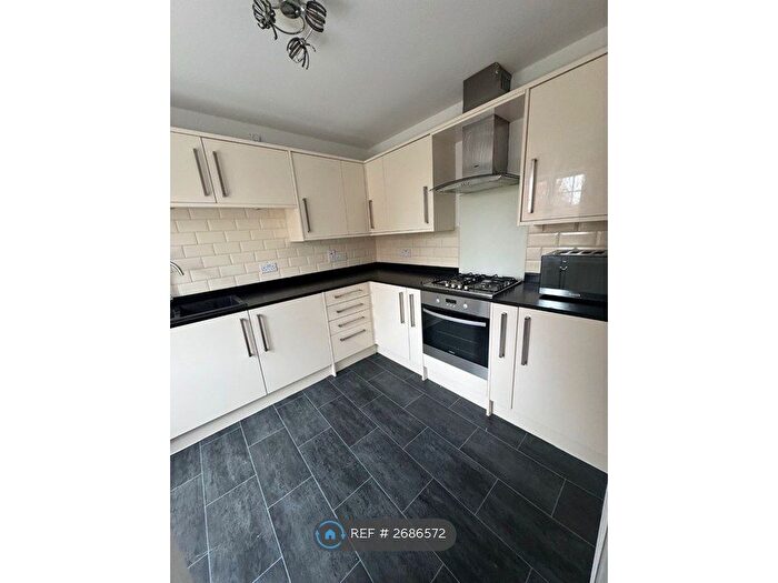 4 Bedroom Semi Detached House To Rent In Lucerne Avenue, Bicester, OX26