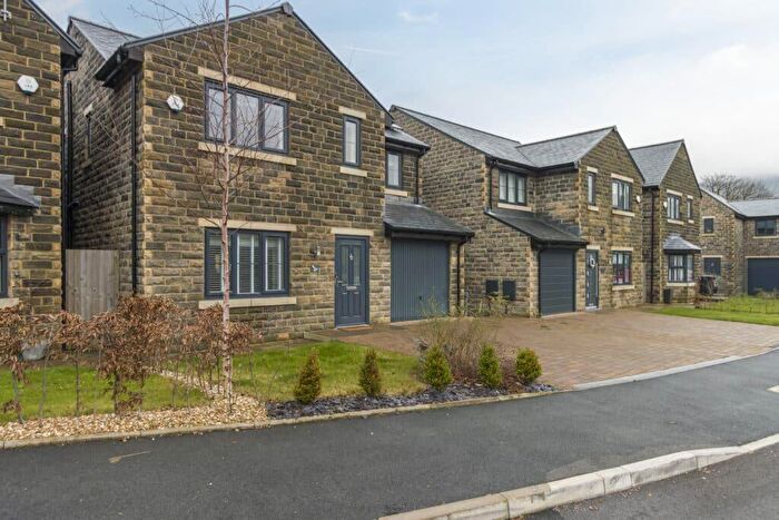 4 Bedroom Detached House To Rent In Round Meadow Close, Greenfield, OL3