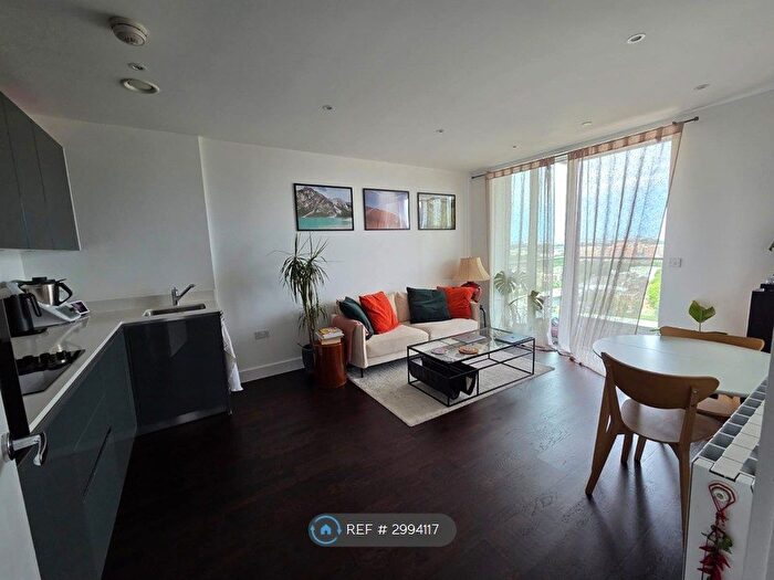 2 Bedroom Flat To Rent In Duncombe House, London, SE18