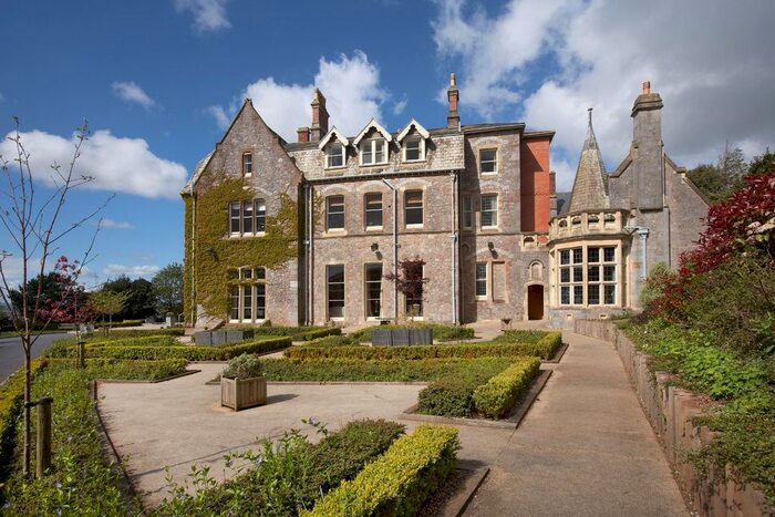 2 Bedroom Flat To Rent In Middle Lincombe Road, Torquay, Devon, TQ1