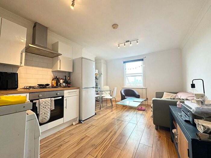 2 Bedroom Flat To Rent In New Cross Road, SE14