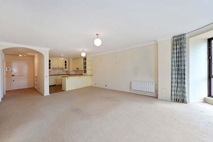 1 Bedroom Flat To Rent In Nine Elms Lane, London, SW8