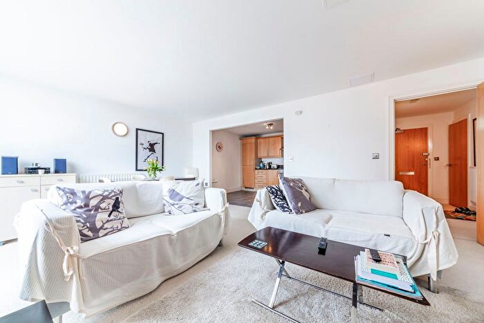 2 Bedroom Flat To Rent In Turner House, Canary Wharf, London, E14